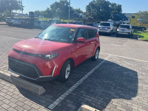 Used 2024 Kia Soul LX w/ Option Group 015 FWD image 1