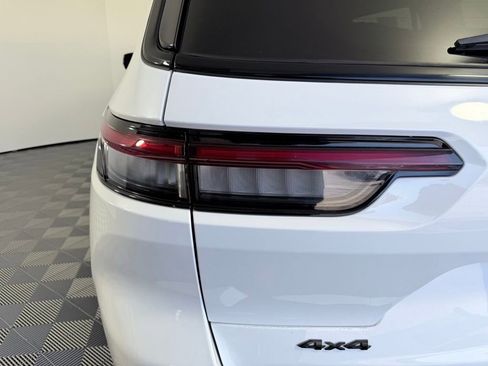 Used 2023 Jeep Grand Cherokee L Laredo image 27