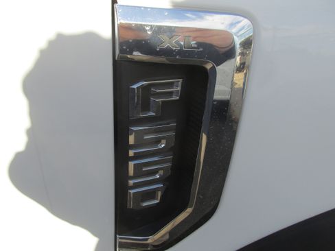 Used 2017 Ford F550 4x4 Regular Cab Super Duty image 18