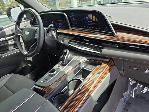 Used 2024 Cadillac Escalade Premium Luxury w/ Performance Package AWD/4WD image 10