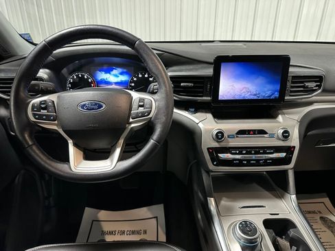 Used 2022 Ford Explorer XLT w/ Equipment Group 202A image 8