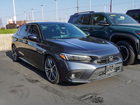 Used 2023 Honda Civic Touring image 2