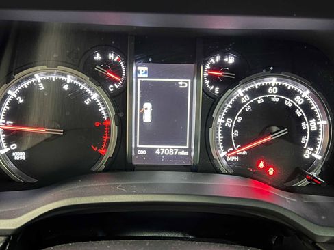Used 2021 Toyota 4Runner TRD Off-Road Premium w/ Moonroof Package AWD/4WD image 30