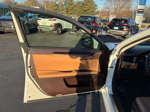 Used 2018 Lexus ES 300h image 42