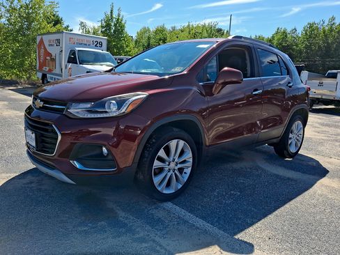 Used 2017 Chevrolet Trax Premier w/ Driver Confidence II Package AWD/4WD image 3