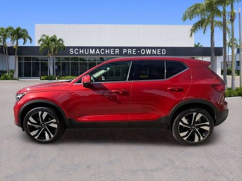 Used 2023 Volvo XC40 B5 Plus AWD/4WD image 4
