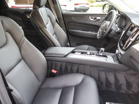 Used 2025 Volvo XC60 B5 Plus image 24