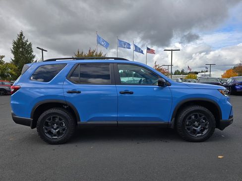 New 2025 Honda Pilot TrailSport image 24