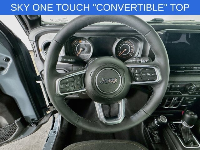 Used 2026 Jeep Wrangler Unlimited Sahara AWD/4WD image 11