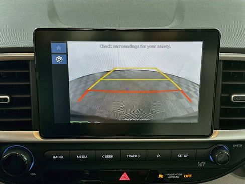 Used 2025 Hyundai Venue SEL FWD image 22