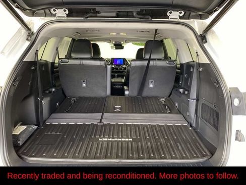 Used 2023 Toyota Highlander XLE AWD/4WD image 8