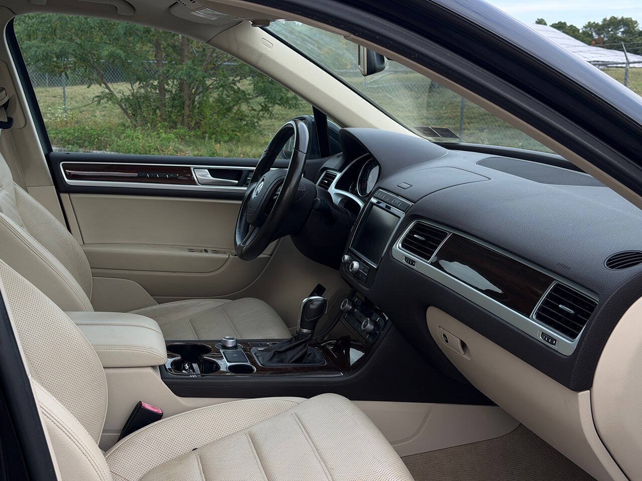 Used 2016 Volkswagen Touareg VR6 AWD/4WD image 17