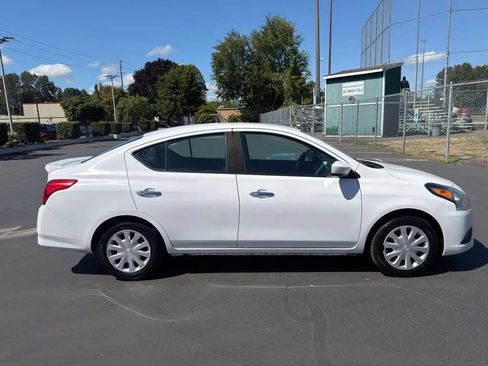 Used 2016 Nissan Versa SV FWD image 6