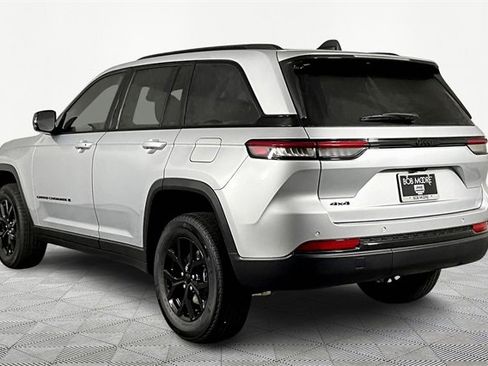 New 2025 Jeep Grand Cherokee Laredo image 4