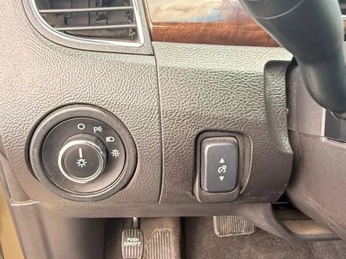 Used 2013 Ford Taurus Limited FWD image 17