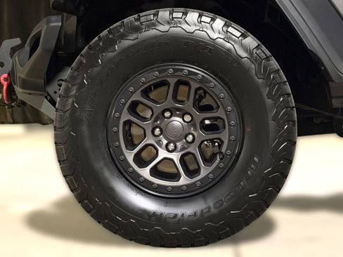 Used 2023 Jeep Wrangler Unlimited Rubicon w/ Xtreme 35 Tire Package AWD/4WD image 11