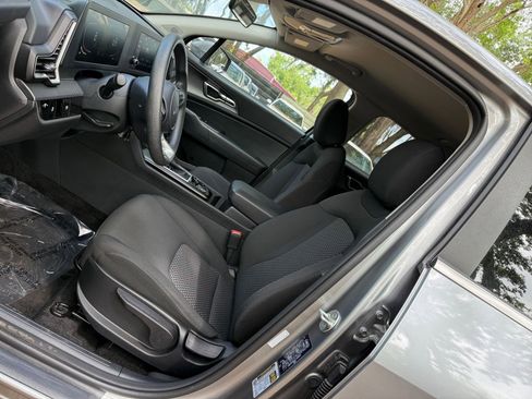 Used 2025 Kia Sportage LX image 23