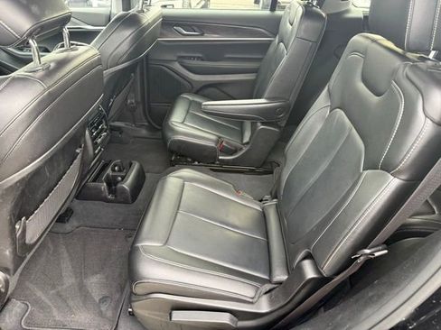 Used 2023 Jeep Grand Cherokee L Limited w/ Black Appearance Package image 14