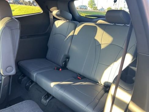 Used 2023 Buick Enclave Essence FWD image 10