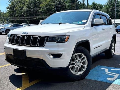 Used 2018 Jeep Grand Cherokee Laredo AWD/4WD image 3