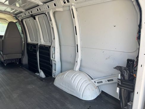 Used 2024 Chevrolet Express 2500 w/ Driver Convenience Package RWD image 16