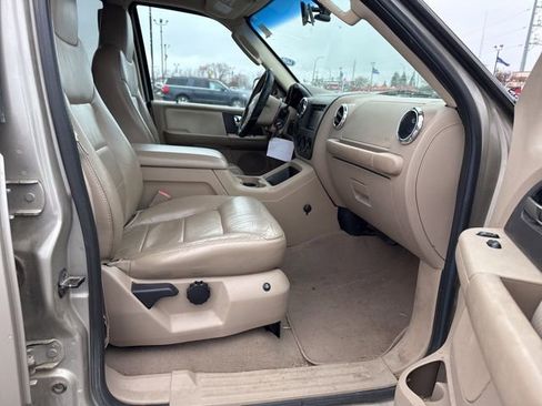 Used 2006 Ford Expedition XLT image 12