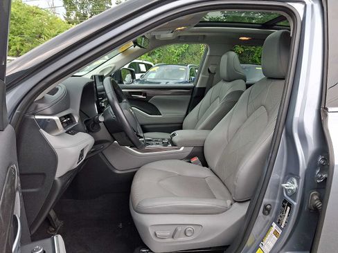 Used 2021 Toyota Highlander Platinum AWD/4WD image 14