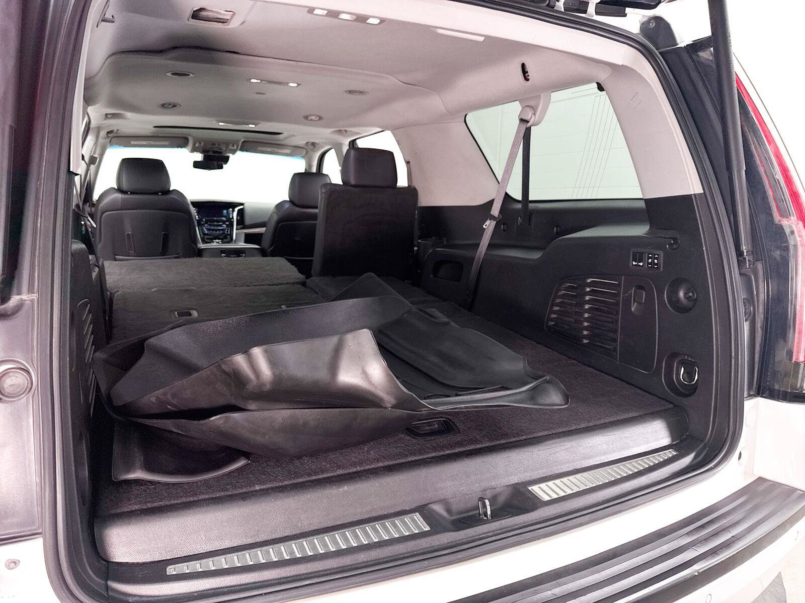 Used 2017 Cadillac Escalade ESV Luxury AWD/4WD image 29