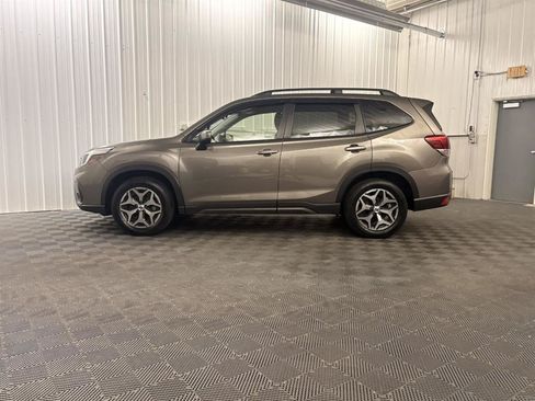 Used 2020 Subaru Forester Premium AWD/4WD image 2