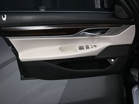 Used 2022 BMW 750i xDrive w/ Luxury Rear Seating Package AWD/4WD image 11