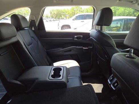 Used 2023 Kia Sorento S image 5