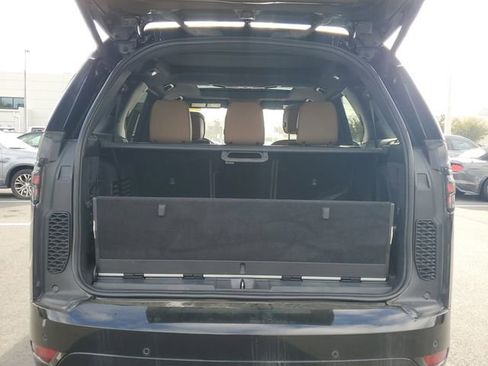 Used 2023 Land Rover Discovery HSE R-Dynamic image 9