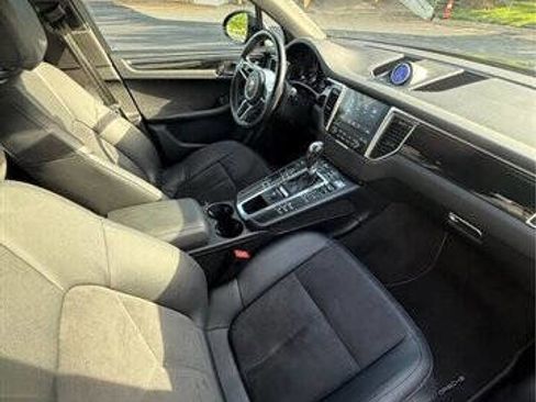 Used 2018 Porsche Macan AWD/4WD image 8
