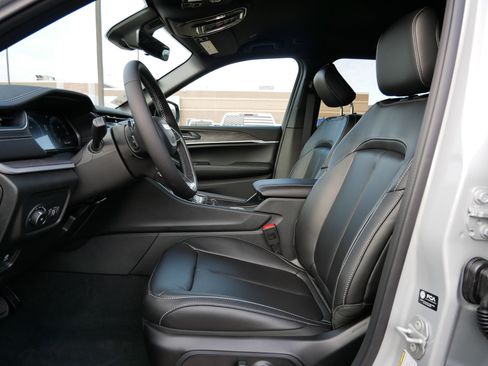 New 2025 Jeep Grand Cherokee Limited w/ Black Appearance Package image 7