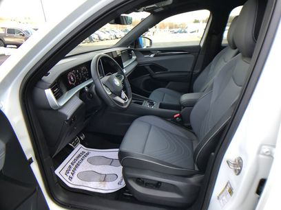 Used 2025 Volkswagen Tiguan SE R-Line