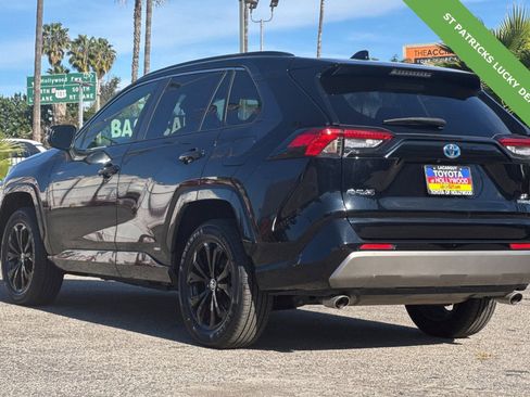 Used 2022 Toyota RAV4 SE w/ Convenience Package image 6