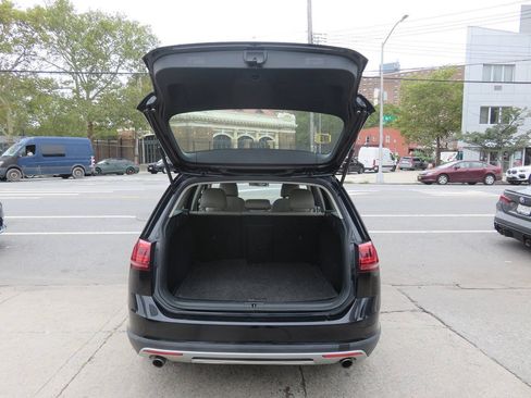 Used 2017 Volkswagen Golf Alltrack S AWD/4WD image 23