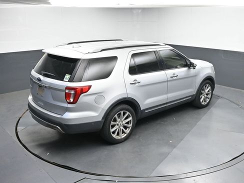 Used 2017 Ford Explorer Limited w/ Equipment Group 301A image 21