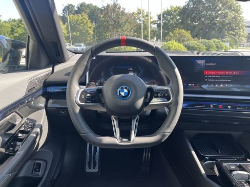 Used 2025 BMW i5 M60 w/ Premium Package image 21