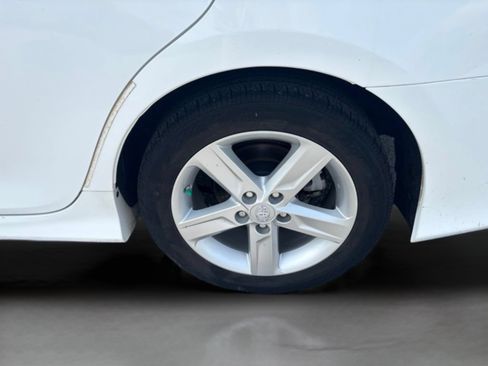 Used 2014 Toyota Camry SE FWD image 35
