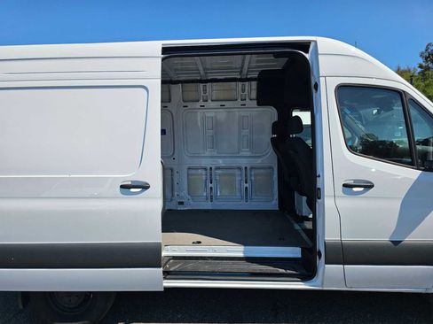 Used 2025 Mercedes-Benz Sprinter 2500 image 12