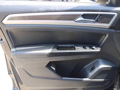 Used 2019 Volkswagen Atlas SE FWD image 19