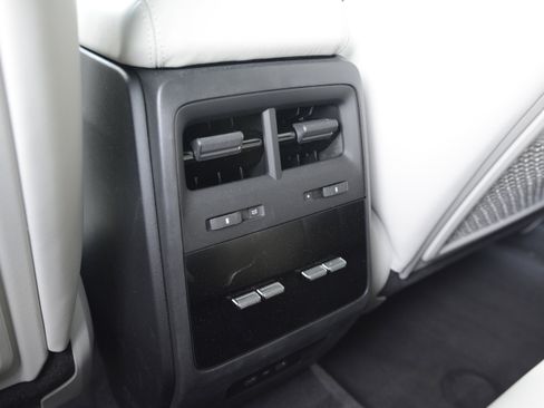 Certified 2025 Porsche Macan 4 Electric image 32