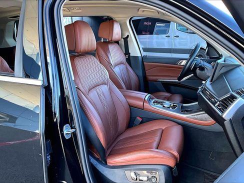 Used 2023 BMW X7 xDrive40i w/ Premium Package image 8