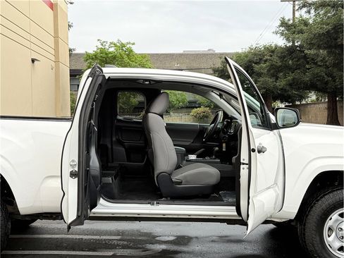Used 2022 Toyota Tacoma SR RWD image 27