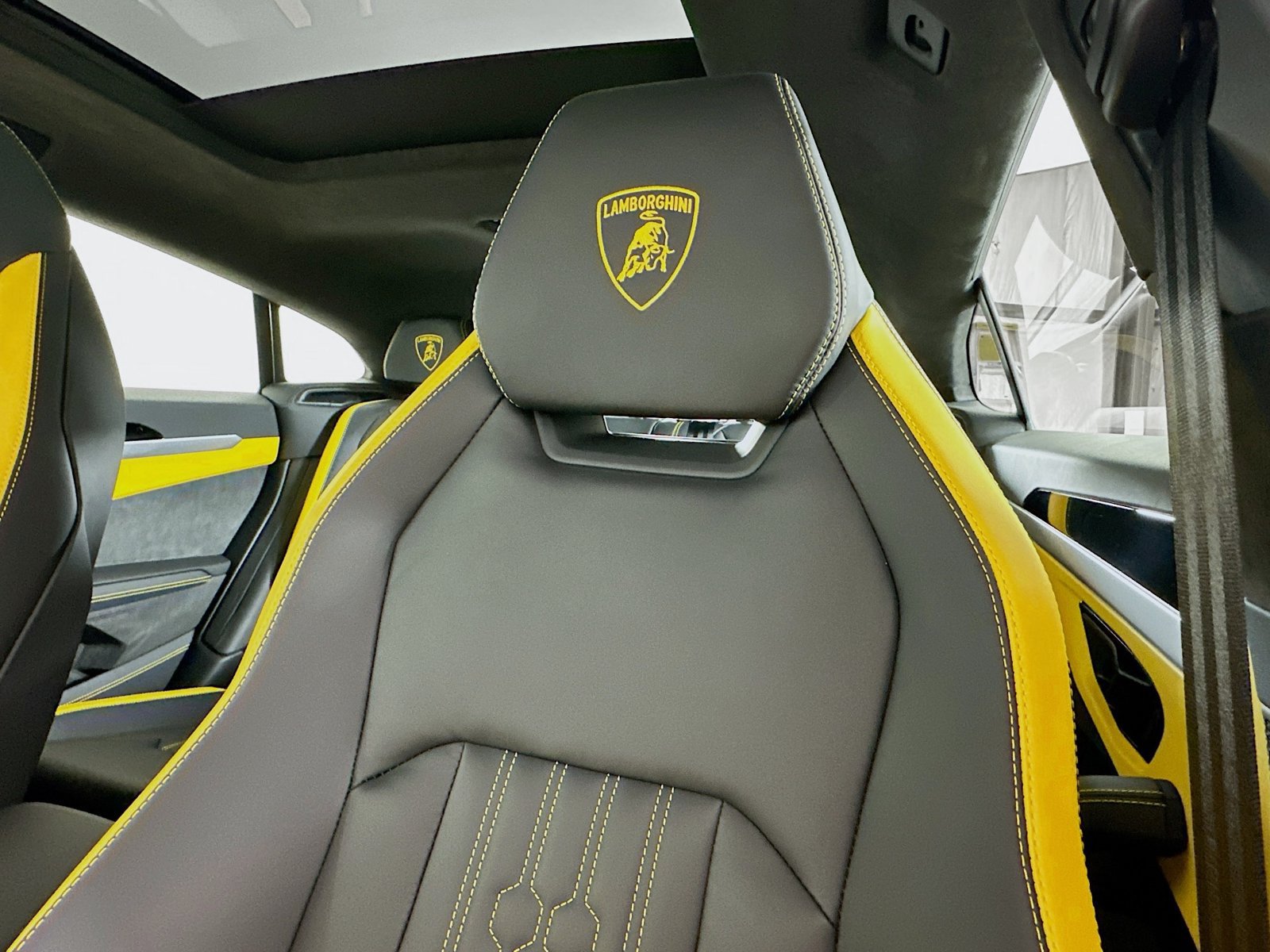 Used 2025 Lamborghini Urus S AWD/4WD image 51