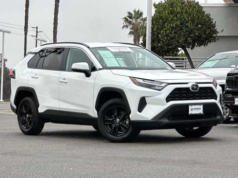Used 2025 Toyota RAV4 XLE FWD image 8