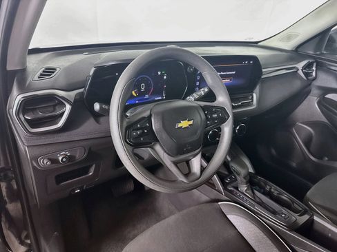 Used 2025 Chevrolet TrailBlazer LT FWD image 8
