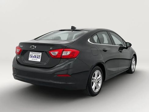 Used 2018 Chevrolet Cruze LT w/ Convenience Package FWD image 7