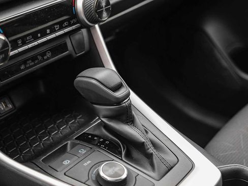 Certified 2025 Toyota RAV4 XLE image 28